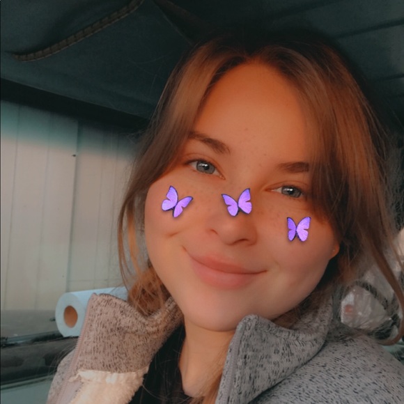 Meet your Posher, Hailey - Picture 1 of 1